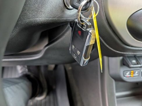 Used 2015 GMC Canyon SLT image 18