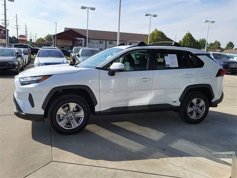 Used 2025 Toyota RAV4 XLE image 41