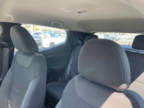 Used 2022 Chevrolet Bolt EUV LT w/ Comfort Package image 22