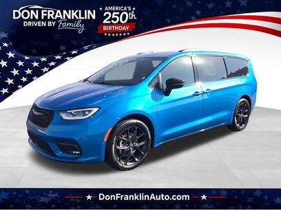 New 2026 Chrysler Pacifica Select