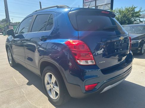 Used 2019 Chevrolet Trax LT w/ LPO, Cargo Package FWD image 3