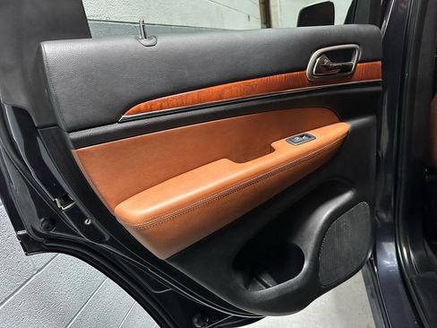 Used 2013 Jeep Grand Cherokee Overland w/ Advance Technology Group image 13