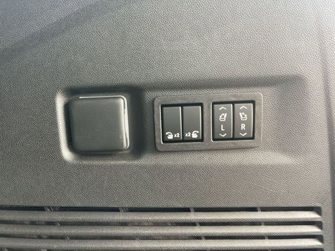 Used 2023 Chevrolet Suburban High Country w/ Premium Package 2 image 32