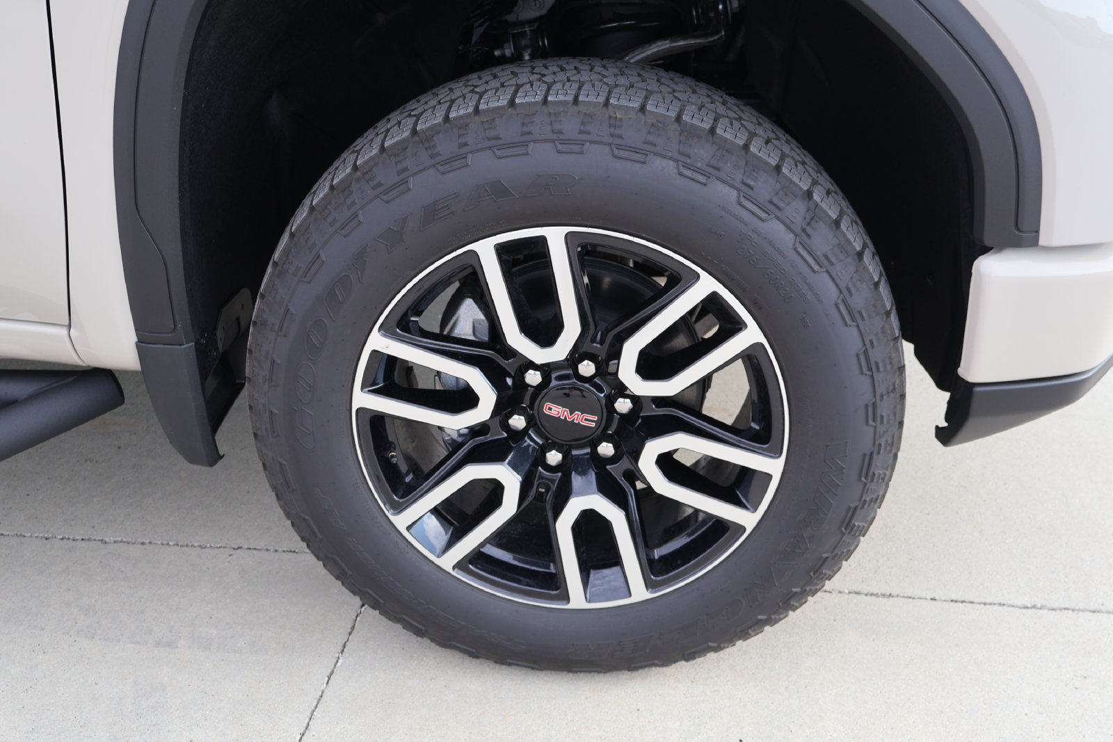 New 2026 GMC Sierra 1500 AT4 w/ AT4 Premium Package AWD/4WD image 13