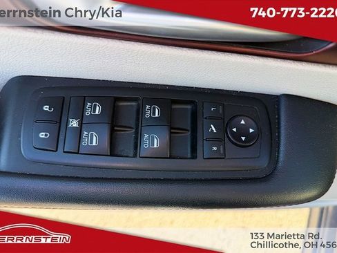 Used 2018 Chrysler Pacifica Limited w/ Tire & Wheel Group image 15