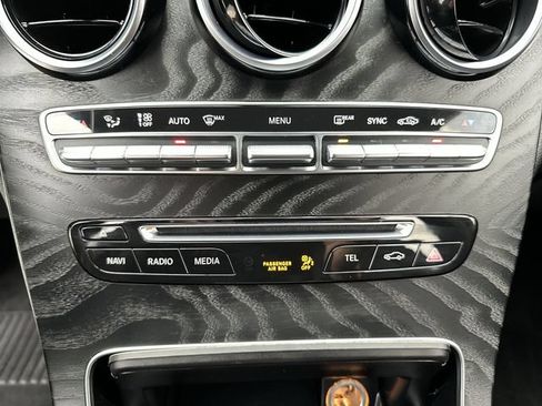 Used 2019 Mercedes-Benz GLC 300 4MATIC image 18