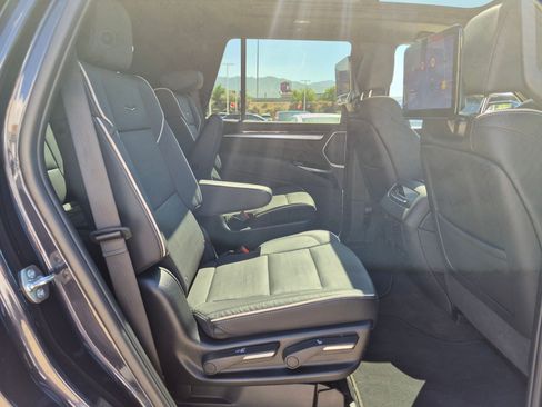 Used 2025 Cadillac Escalade Premium Luxury AWD/4WD image 28