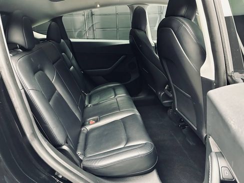 Used 2021 Tesla Model Y Long Range AWD/4WD image 21