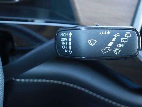 Used 2024 Volkswagen Atlas SE image 26