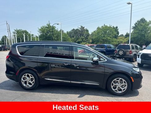 Used 2023 Chrysler Pacifica Limited FWD image 8