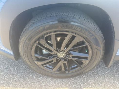 Used 2026 Toyota Corolla Cross XSE w/ Convenience Package image 12