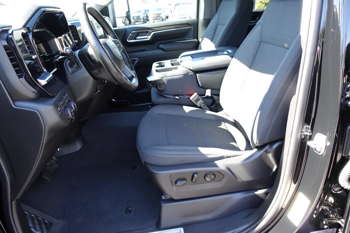 Used 2024 Chevrolet Silverado 2500 LT w/ Midnight Edition AWD/4WD image 19