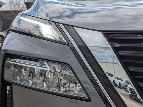 Used 2021 Nissan Rogue SV image 11