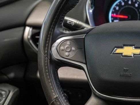 Used 2020 Chevrolet Traverse LT FWD image 24