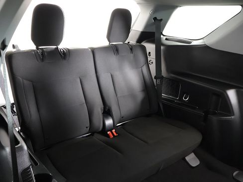 Used 2023 Ford Explorer XLT AWD/4WD image 36