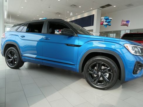 New 2025 Volkswagen Atlas Cross Sport SEL R-Line image 2