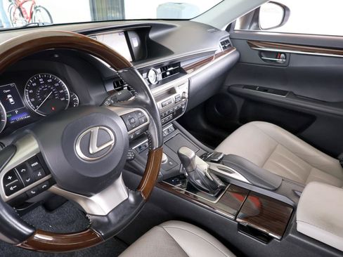 Used 2016 Lexus ES 350 w/ Luxury Package w/Wood Trim image 39