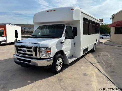 Used 2019 Ford E-450 and Econoline 450 Super Duty w/ Shuttle Bus Prep Package RWD image 3