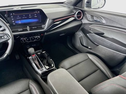 Used 2025 Chevrolet Trax RS w/ Sunroof Package FWD image 24