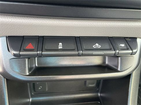 Used 2017 GMC Canyon 2WD Crew Cab w/ Convenience Package image 17