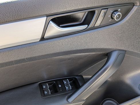 Used 2012 Volkswagen Passat 2.5 SE FWD image 11