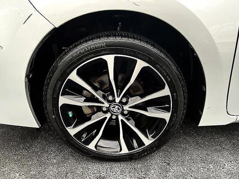 Used 2018 Toyota Corolla SE FWD image 8