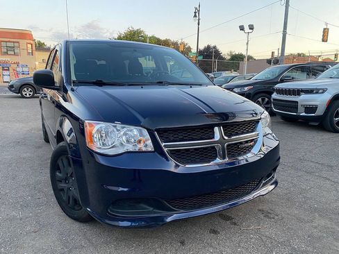 Used 2014 Dodge Grand Caravan American Value Package FWD image 4