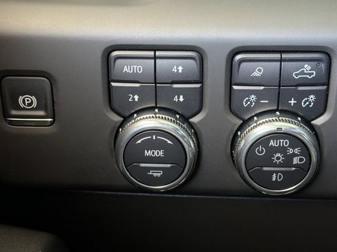 Used 2025 GMC Sierra 1500 AT4 AWD/4WD image 32
