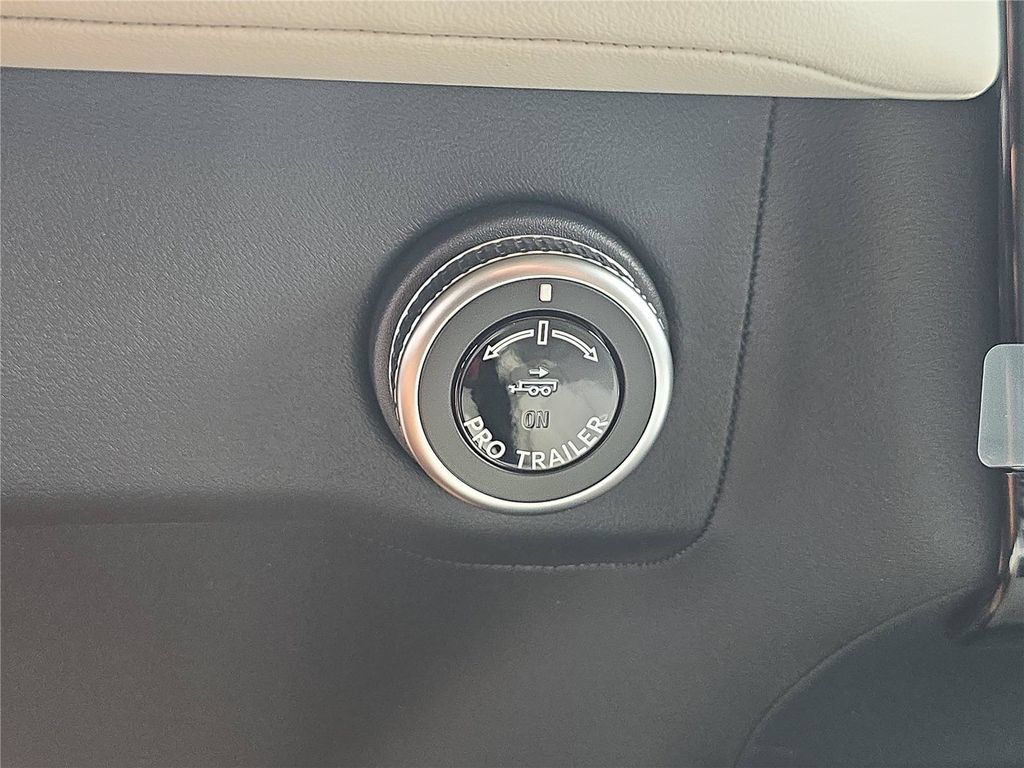 New 2026 Lincoln Navigator Premiere AWD/4WD image 25