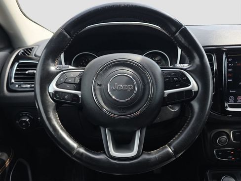 Used 2019 Jeep Compass Limited AWD/4WD image 9