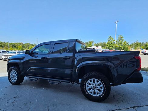 Used 2025 Toyota Tacoma SR AWD/4WD image 5