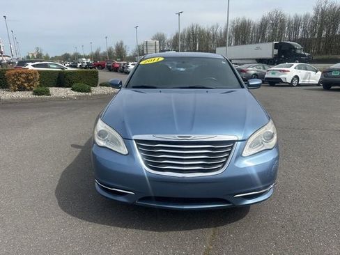 Used 2011 Chrysler 200 Touring FWD image 2