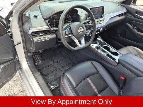 Used 2025 Nissan Altima 2.5 SR FWD image 11