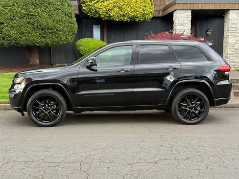 Used 2019 Jeep Grand Cherokee Altitude AWD/4WD image 2