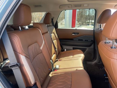 New 2026 Nissan Pathfinder Platinum image 22