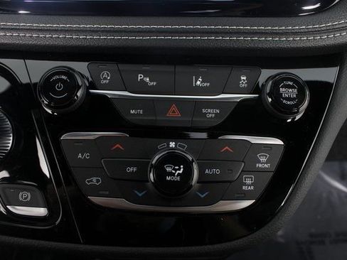 New 2026 Chrysler Pacifica Select image 6