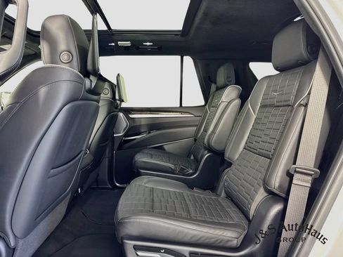 Used 2025 Cadillac Escalade Sport Platinum AWD/4WD image 28
