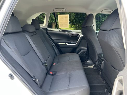 Used 2022 Toyota RAV4 LE FWD image 33