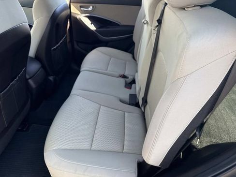 Used 2017 Hyundai Santa Fe Sport image 19