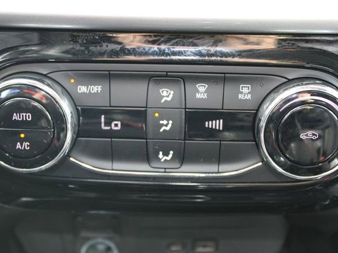 Used 2025 Chevrolet Trax LT image 39