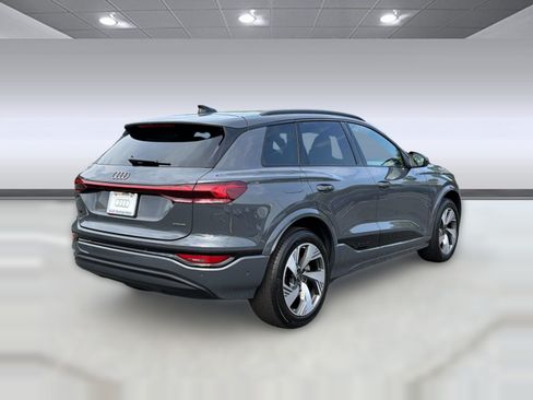 Used 2025 Audi Q6 e-tron Premium Plus w/ Premium Plus AWD/4WD image 9