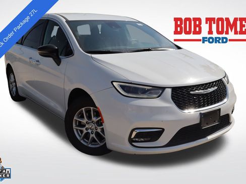 Used 2025 Chrysler Pacifica Select FWD image 1