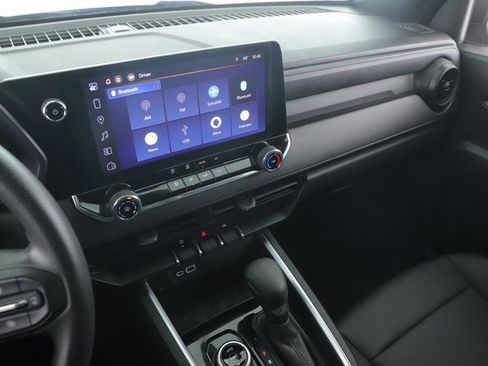 Used 2024 Chevrolet Colorado Trail Boss image 23