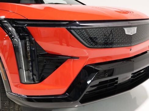 Used 2025 Cadillac Optiq Sport 2 w/ LPO, Floor Liner Package image 29