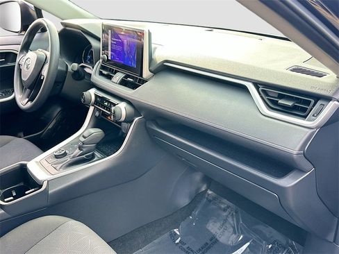 Used 2025 Toyota RAV4 XLE image 26