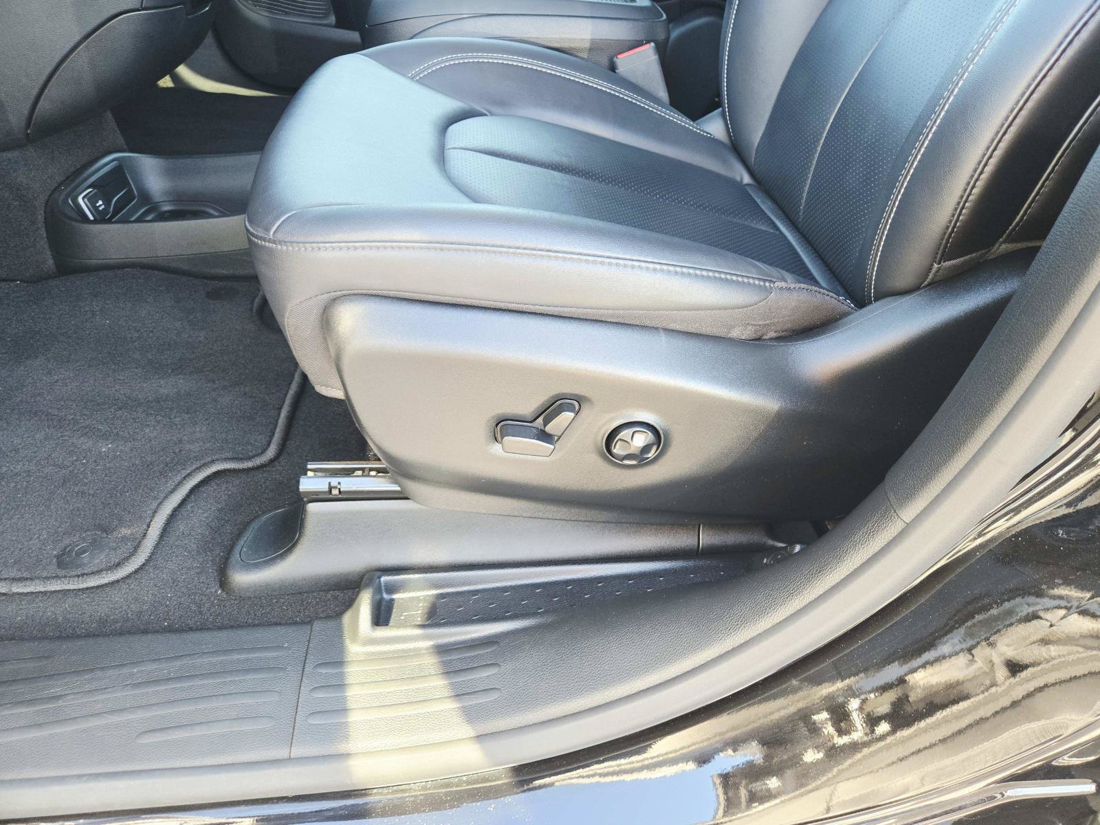 Used 2024 Chrysler Pacifica Touring-L FWD image 41