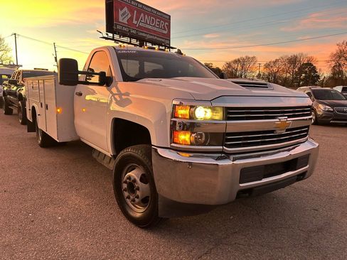 Used 2018 Chevrolet Silverado 3500 W/T image 3