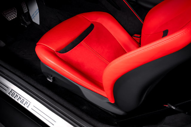 Certified 2025 Ferrari Roma Spider RWD image 24