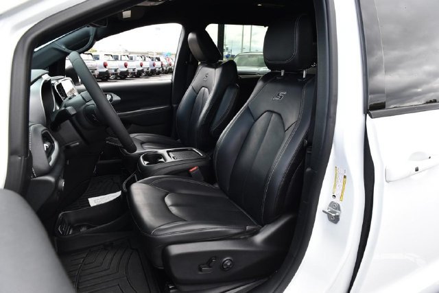 Used 2023 Chrysler Pacifica Touring-L w/ S Appearance Package FWD image 23