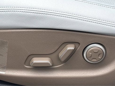 New 2026 Genesis GV70 2.5T Advanced AWD/4WD image 22